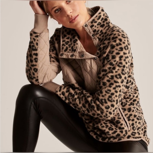 Abercrombie and Fitch Asymmetrical Snap Up Fleece in Leopard Print, Medium - Picture 2 of 14
